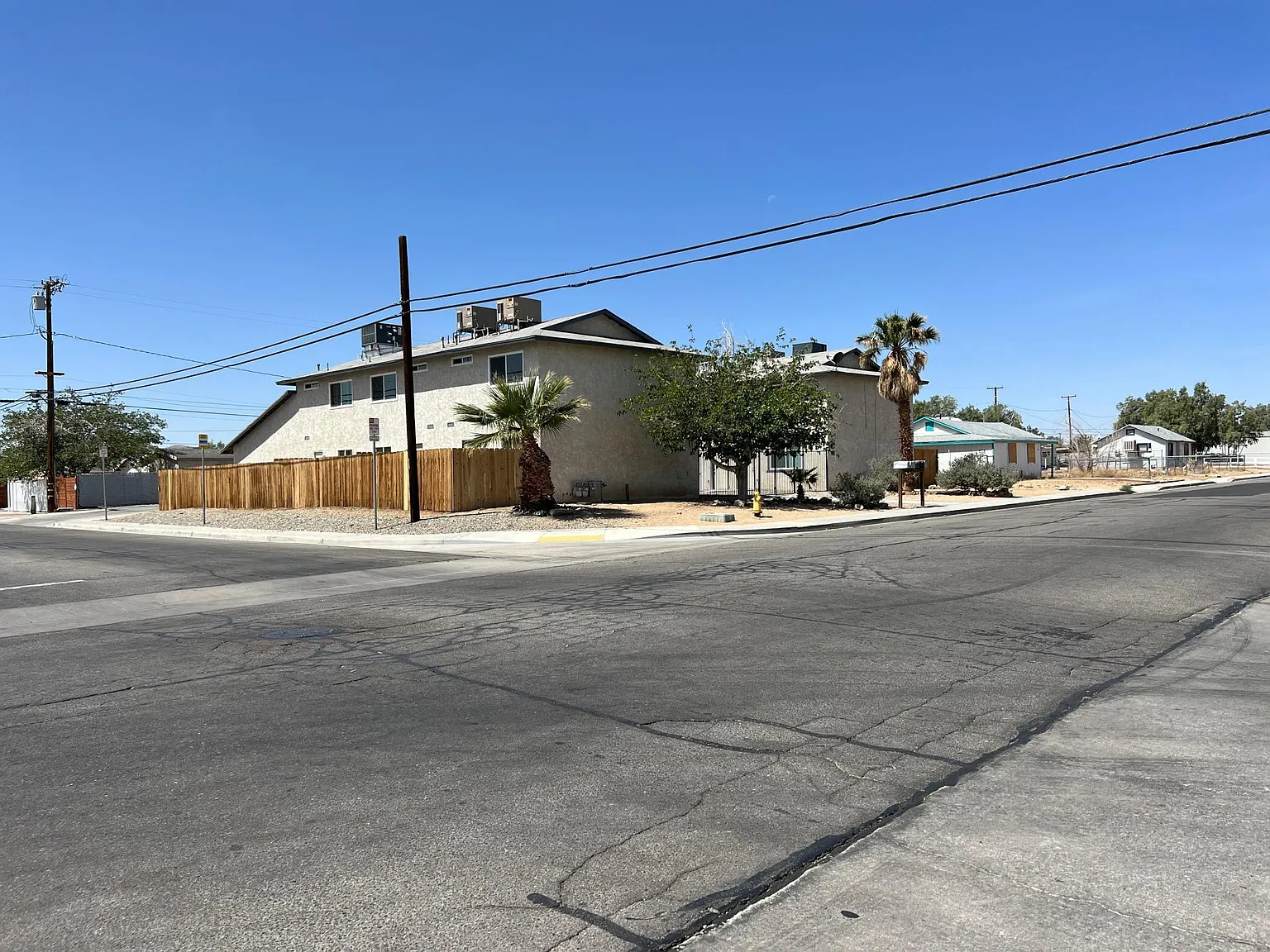 2 bed, 1.5 bath, 880 sqft, $1,600 — Photo 4