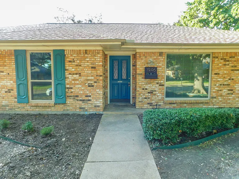 1946 Kensington Dr — Photo 4
