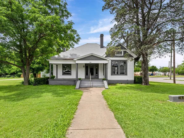 741 N Anglin St, Cleburne, TX 76031