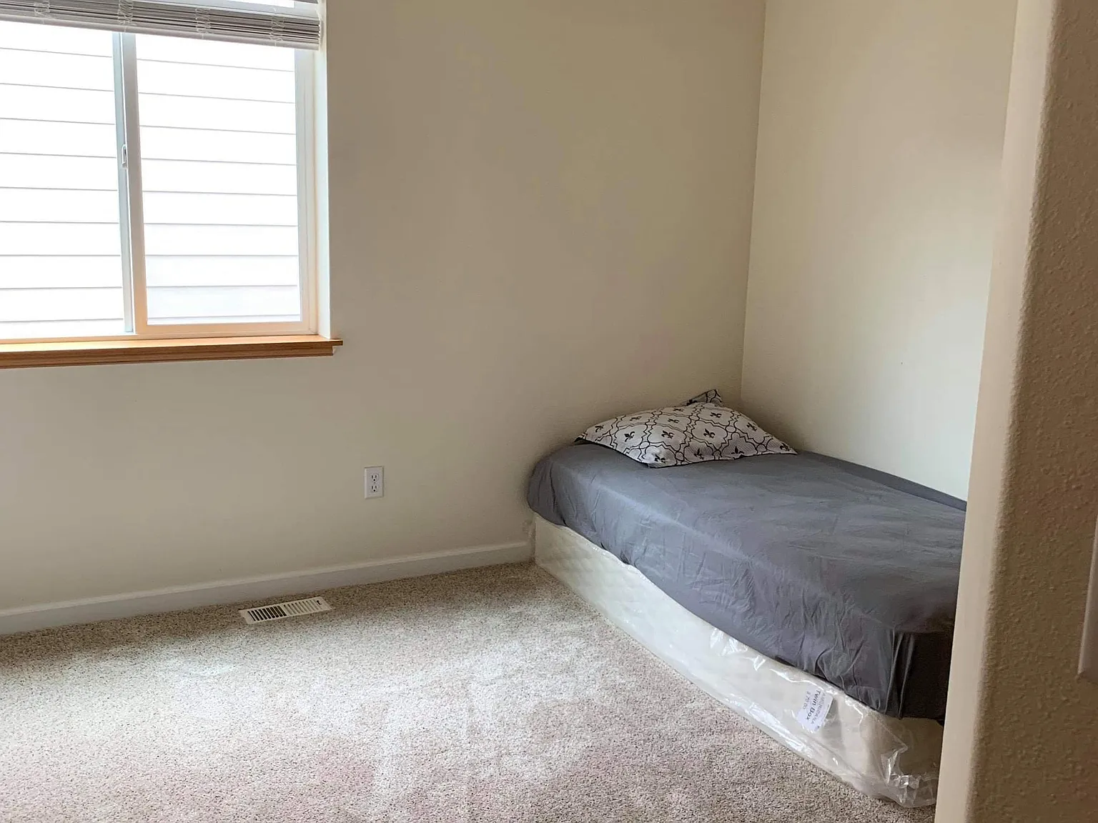 4 bed, 2580 sqft, $750 — Photo 4