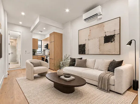 205 8th Ave #4NN, New York, NY 10011