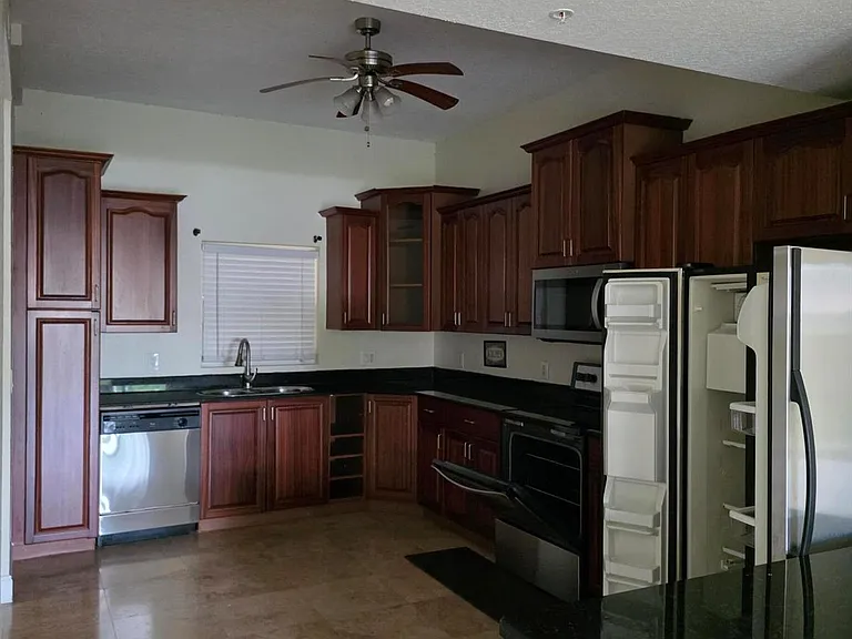 1640 Presidential Way — Photo 4