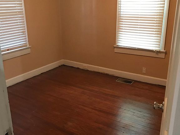 Front bedroom looking in