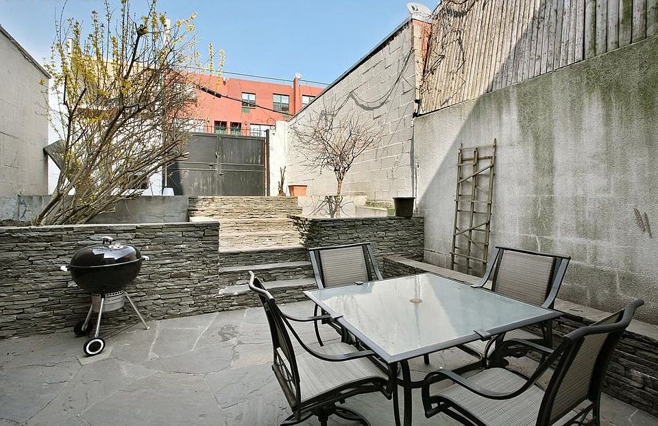 1st image of 126 Pioneer St