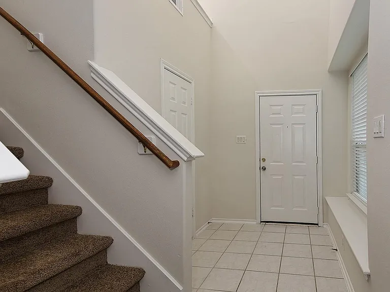 102 Blue Creek Ct — Photo 3