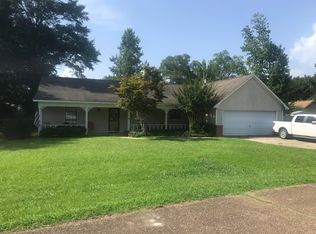 1705 Meadowood Dr, Amory, MS 38821