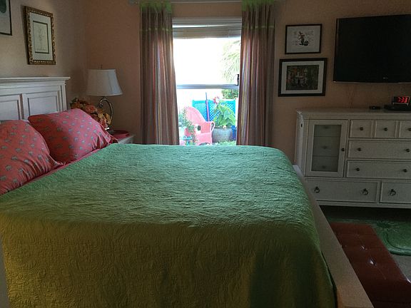 Master with sliding glass to lanai