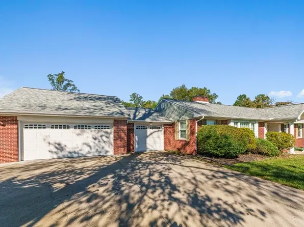 111 Country Club Dr, Ashland, KY 41101