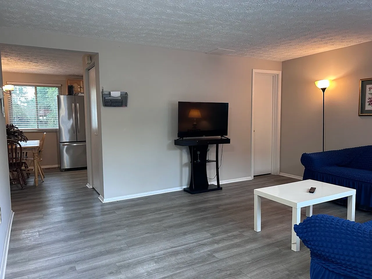 3 bed, 2.5 bath, 1060 sqft, $4,200 — Photo 3