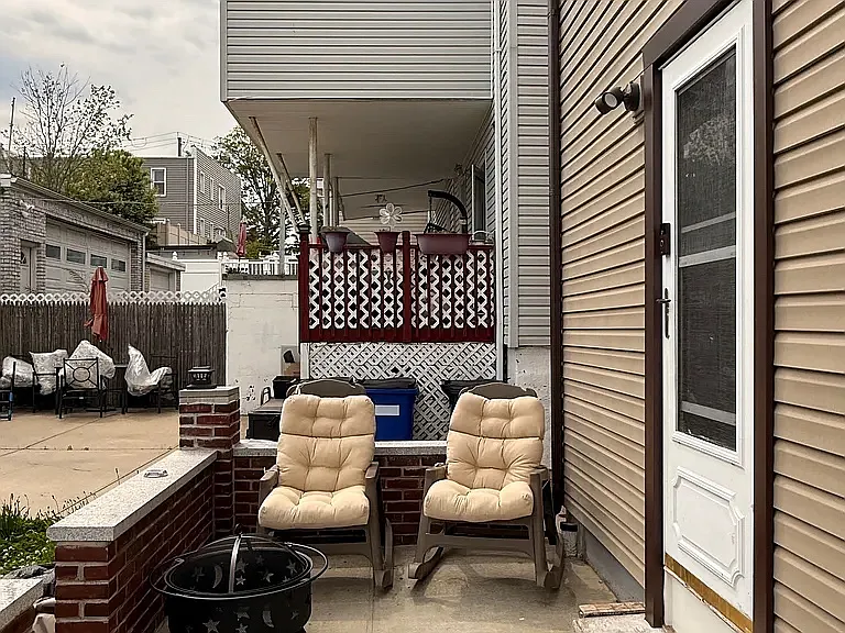 Lawton Ave — Photo 10