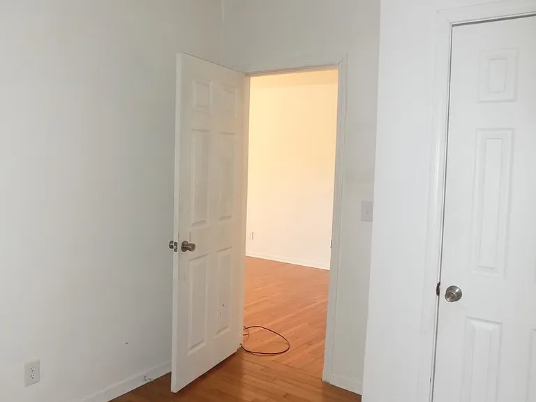 2347 Stark St — Photo 11