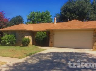 6905 Forestview Dr, Arlington, TX 76016