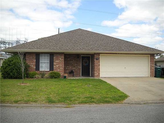 4th image of 910 McDaniel Dr
