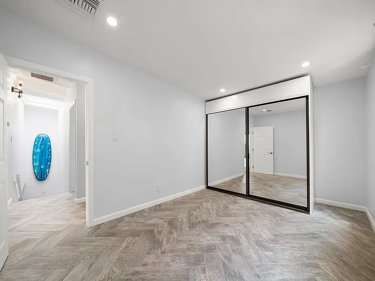 3116 The Strand — Photo 15