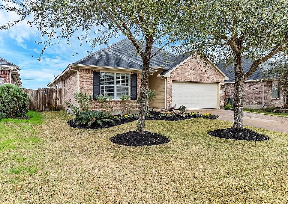 1st image of 7935 Thorncroft Manor Ln
