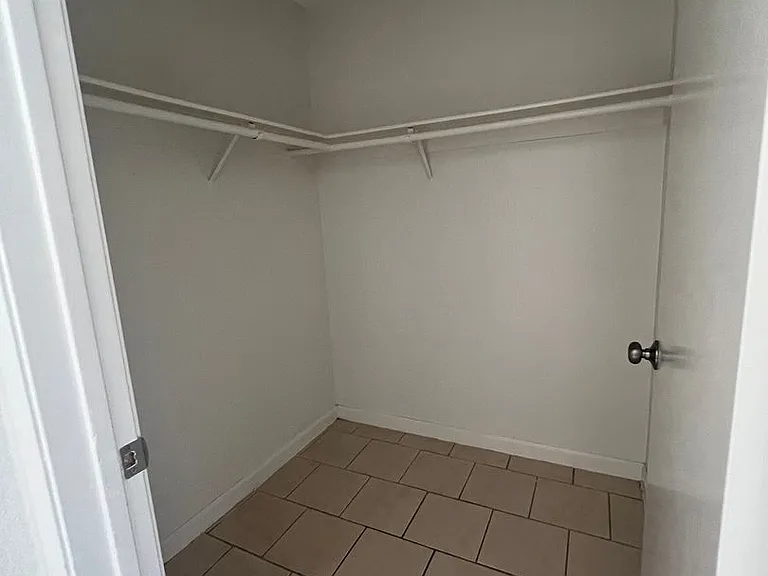 Columbus Apartments — Photo 12