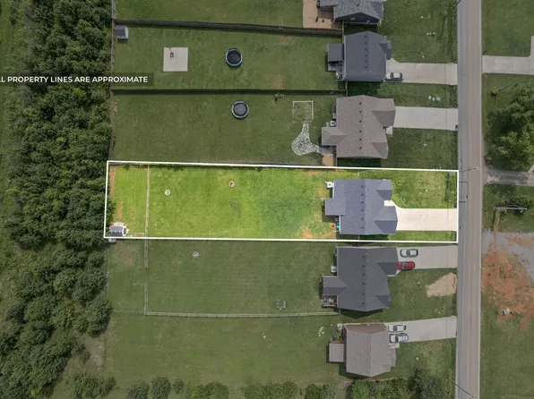 313 Peterson Ln, Clarksville, TN 37040