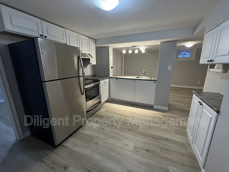 736 Stormont St #LOWER — Photo 10