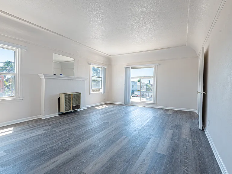 4915 S San Vicente Blvd #4915 — Photo 1