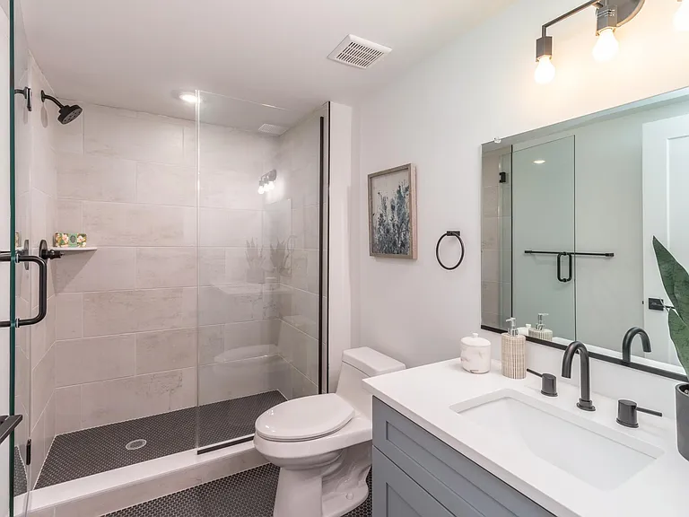 629 W Girard Ave — Photo 12