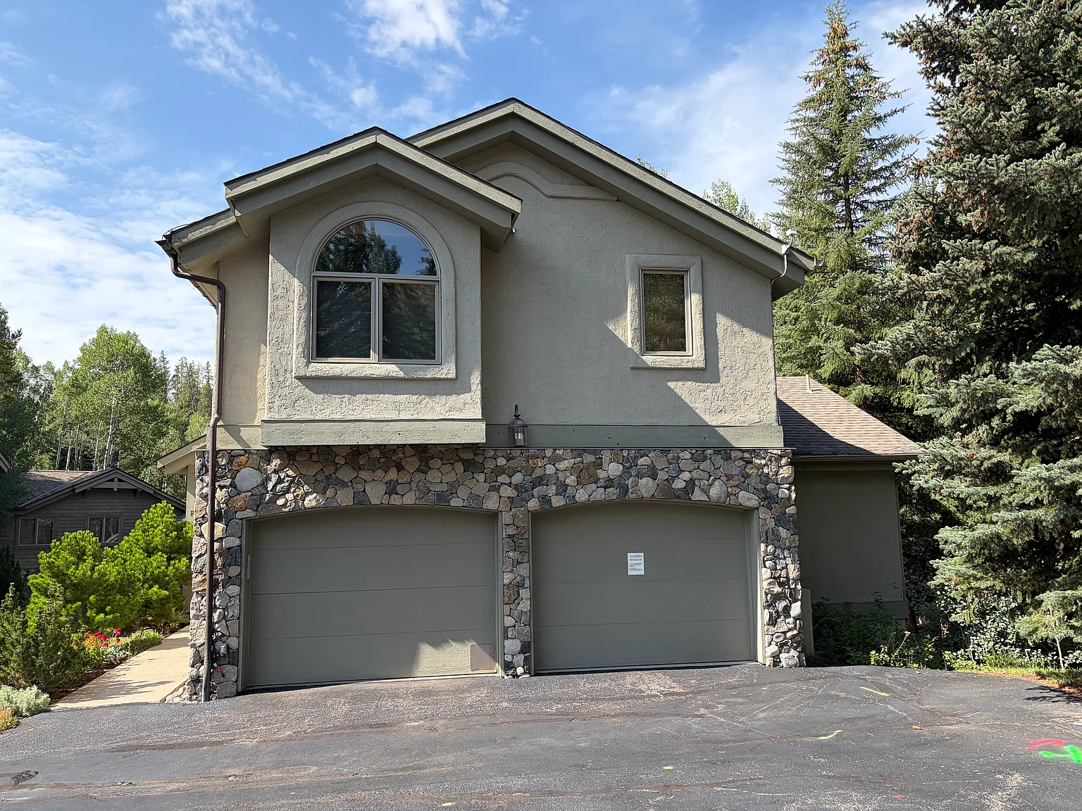 3 bed, 3.5 bath, 2464 sqft, $11,000 — Photo 3