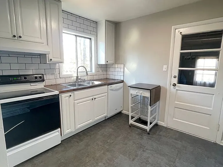 235 Thomas Nelson Ln — Photo 10