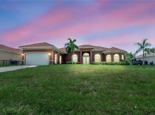 680 Mirror Lakes CT, LEHIGH ACRES, FL 33974