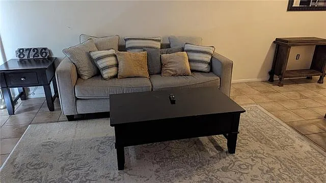 2 bed, 1.5 bath, 1300 sqft, $1,800 — Photo 2