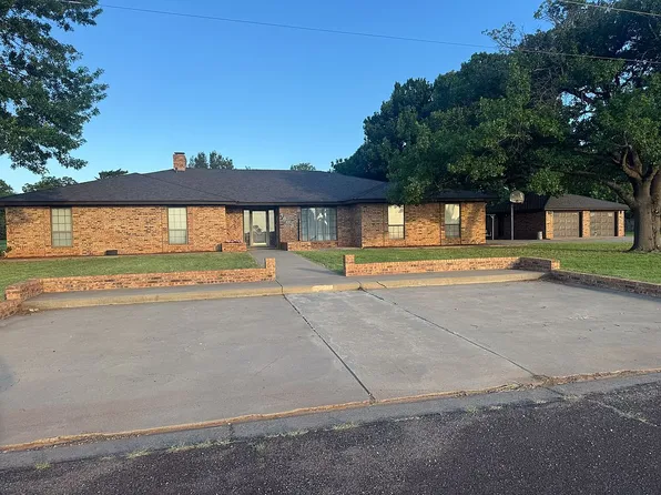 1403 7th St NW, Childress, TX 79201