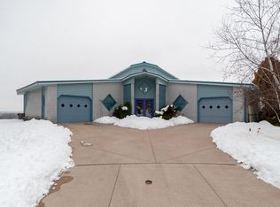 2162 Grand View Blvd, Onalaska, WI 54650