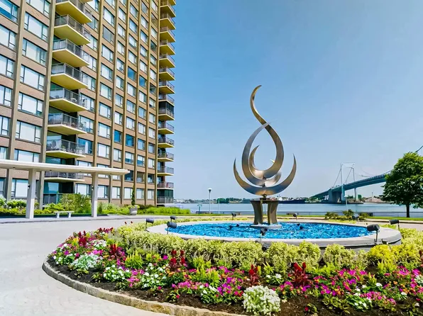 166-25 Powells Cove Boulevard image 29 of 33