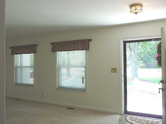 5th image of 5545 N Alton Ave