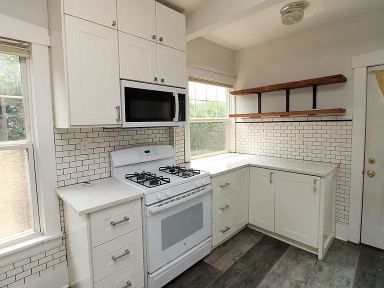 1415 NE 74th Ave — Photo 9