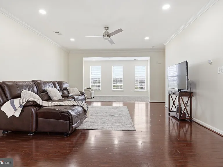 7931 Crescent Park Dr — Photo 10