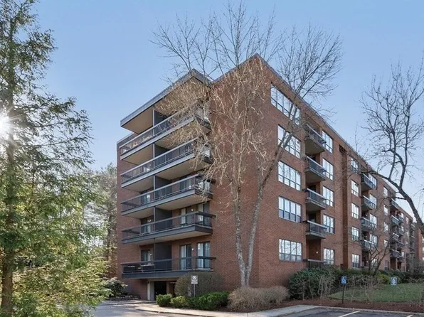 210 Nahanton St APT 522, Newton, MA 02459