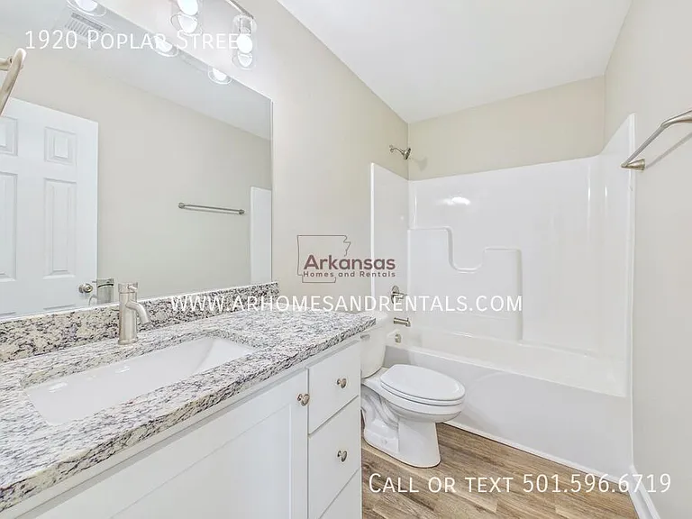 1920 N Poplar St — Photo 6