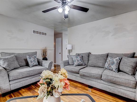 3rd image of 6831 Torlina Dr