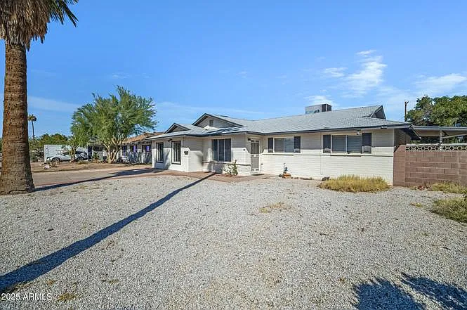 110 W Del Rio Dr — Photo 23