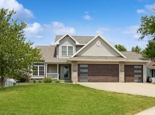 1630 North Dr, Ely, IA 52227