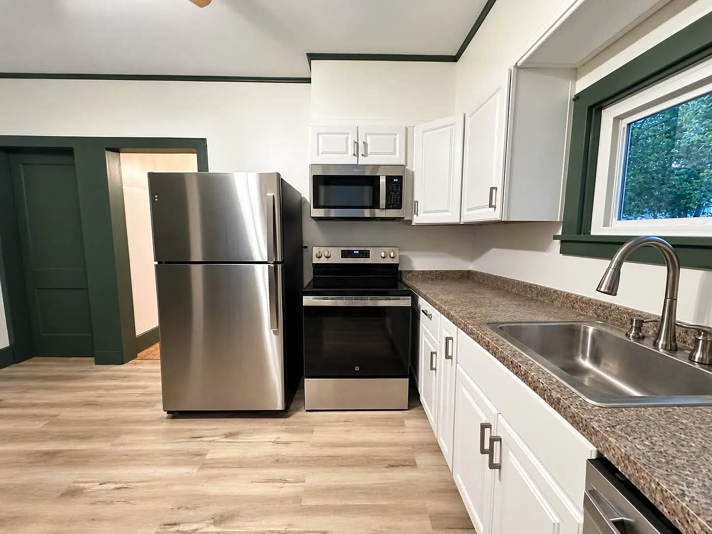3 bed, 1218 sqft, $1,400 — Photo 2