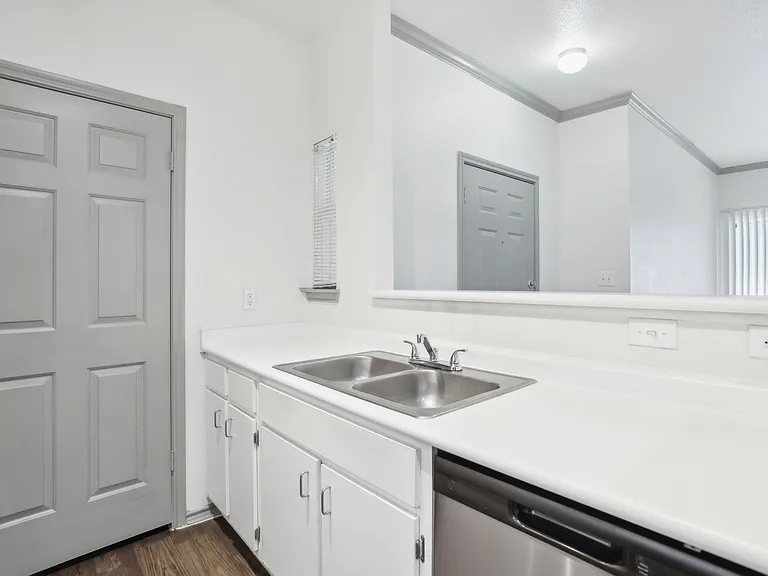 Stone Creek Apartments — Photo 39