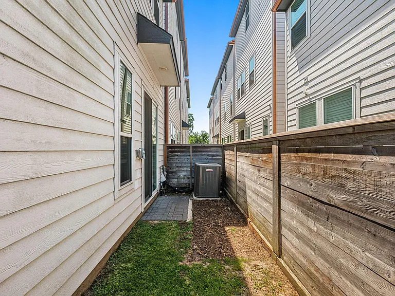 725 N Emile St — Photo 30