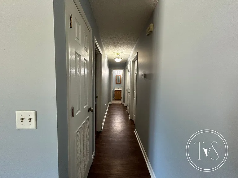 1012 Farr Ct — Photo 7