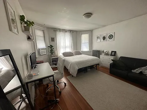 3 bed, 999 sqft, $2,900 — Photo 1