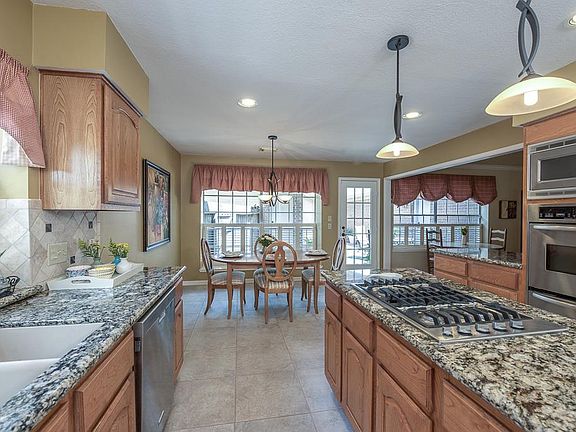 5th image of 411 Fern Meadow Dr