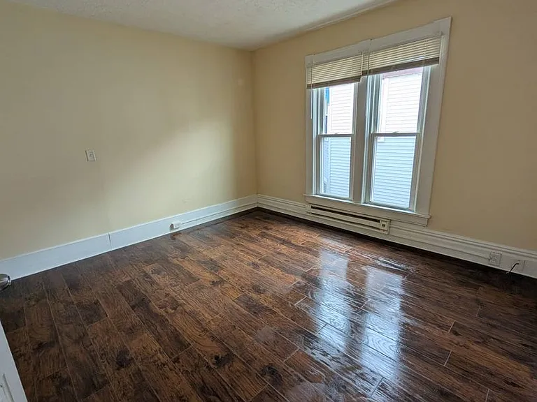 136 N Longwood St — Photo 4