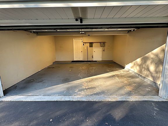 2nd image of 501 Victoria Ln