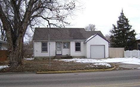 611 S 4th St, Douglas, WY 82633 | Zillow