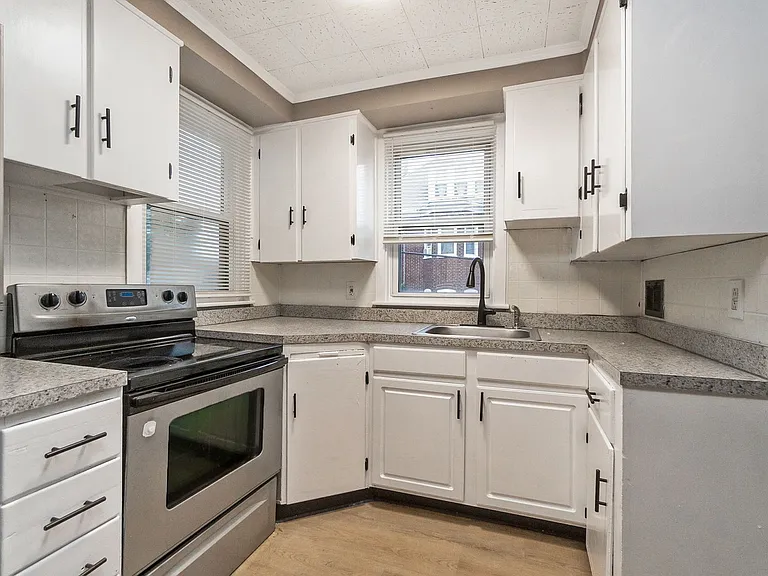301 W Wilkes Barre St — Photo 1