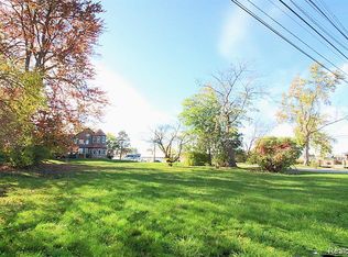29223 Adams Dr, Gibraltar, MI 48173